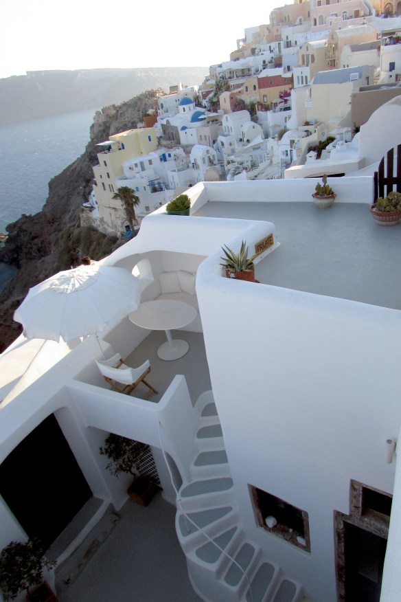 I wonder what it's like to live here? Oia, July 2016